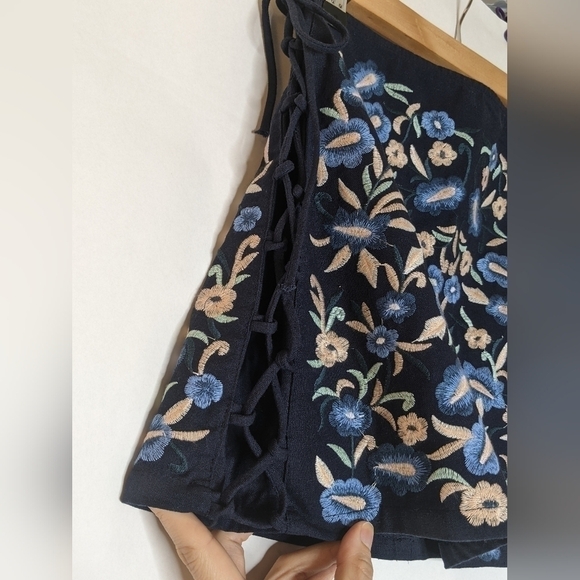 ZARA MINI SKIRT FITSXS EMBROIDERED FLORAL NAVY BLUE LACE UP SIDES BOHO CALI CHIC - Picture 5 of 9